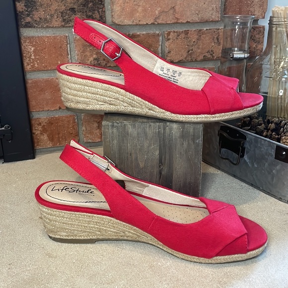 Life Stride women's red wedge sandals - size 10 - Picture 2 of 7